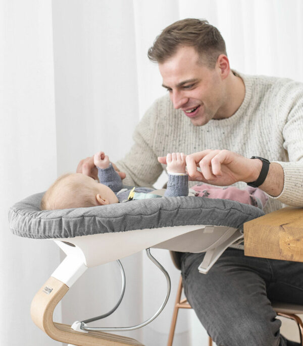 Nomi_Newborn_220916_koeln067_eCom Stokke Nomi Baby baza za stolicu - Newborn Set White / Grey - Image 3