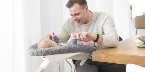 PDP_EmoGall-1400x700_Nomi_Jan23_3 Stokke Nomi Baby baza za stolicu - Newborn Set White / Grey - Image 11