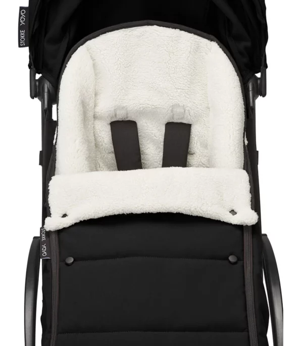 YOYO3_6PLUS_Black_FOOTMUFF_First button detail_Front_0645_eCom Stokke YOYO³ Zimska vreća za kolica - Black - Image 5
