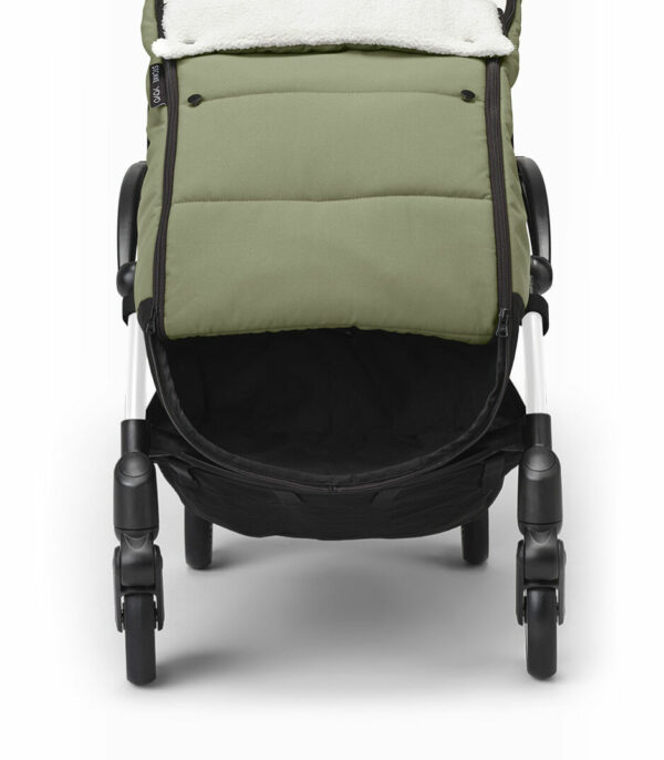 YOYO3_6PLUS_Olive_FOOTMUFF_WhiteFrame_Anti-Dirt detail_Front_0627_eCom Stokke YOYO³ Zimska vreća za kolica - Olive - Image 5