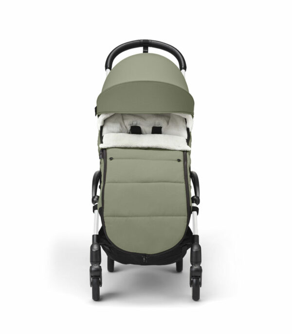 YOYO3_6PLUS_Olive_FOOTMUFF_WhiteFrame_Front_canopy_0623_eCom Stokke YOYO³ Zimska vreća za kolica - Olive - Image 2