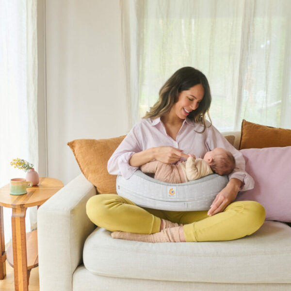 Ergobaby jastuk za dojenje s pojasom – Moonlight Grey - Image 3