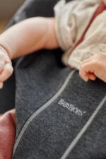 BabyBjörn Ležaljka za bebe Bliss - 3D Jersey, Charcoal Grey - Image 5