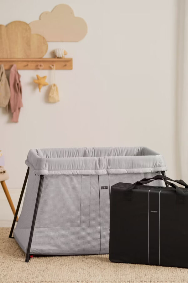 BabyBjörn Prenosni krevetić Light, Silver + Prekrivač (čaršaf) - Image 2