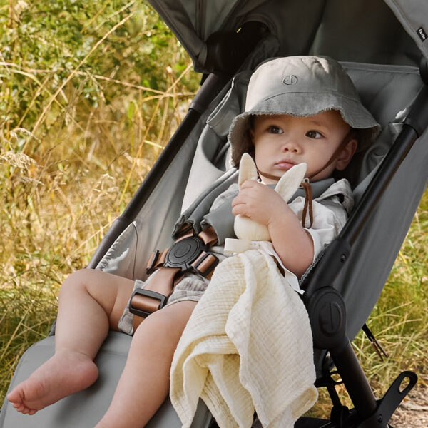 7333222023469-50590203185DD-bucket-hat-hazy-jade-LP (2) (1) Elodie Mondo dječija kolica - Hazy Jade - Image 10