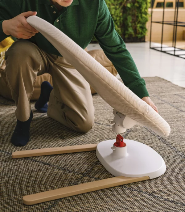 StokkeYoga_241120_2717_V_eCom Stokke YOGA Ležaljka i Njihalica za Bebe - Light Sand - Image 6