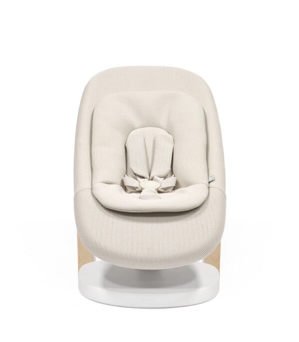StokkeYoga_Bouncer_LightSand_Middle_Inlay_Front_240923-8308_eCom Stokke YOGA Ležaljka i Njihalica za Bebe - Light Sand - Image 7