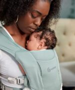 Ergobaby Embrace Soft Air Mesh nosiljka Sage - Image 2