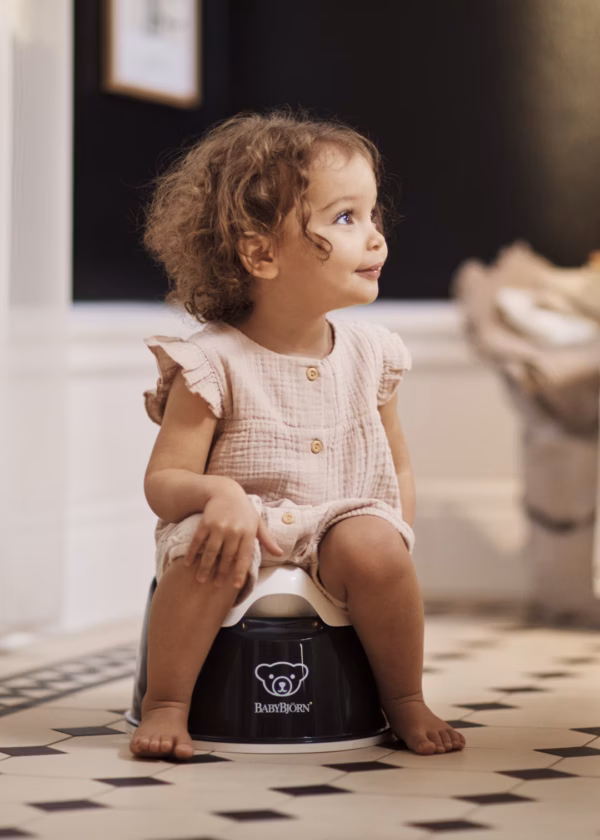 051256_02 BabyBjörn tuta Smart Potty, Black/White - Image 2