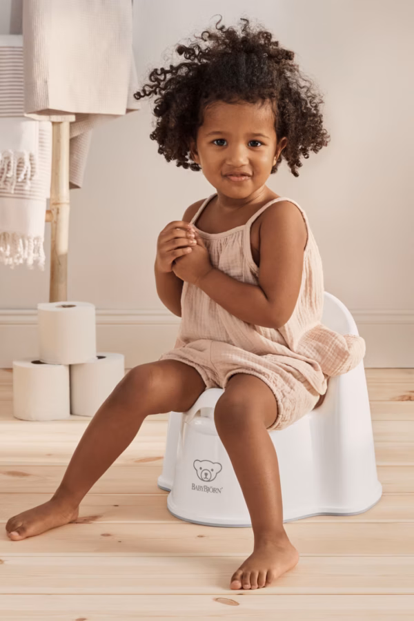 055221_02 BabyBjörn tuta Potty Chair, White/Grey - Image 2