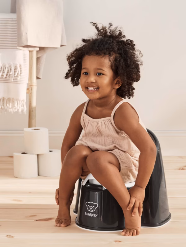 055256_03 BabyBjörn tuta Potty Chair, Black/White - Image 3