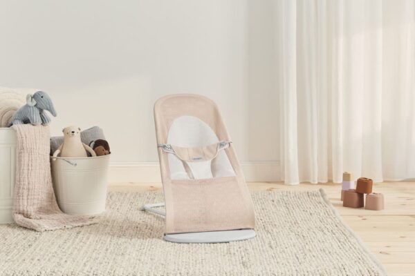 babybjörn ležaljka za bebe soft pearly pink/white, mash BabyBjörn Ležaljka za bebe Soft - Pearly Pink/White, Mash - Image 8