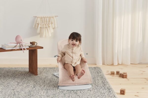 babybjörn ležaljka za bebe soft pearly pink/white, mash BabyBjörn Ležaljka za bebe Soft - Pearly Pink/White, Mash - Image 2