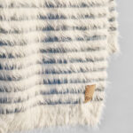 Elodie Plišana pletena dekica - Furry Knit Blanket, Berry Blue - Image 2
