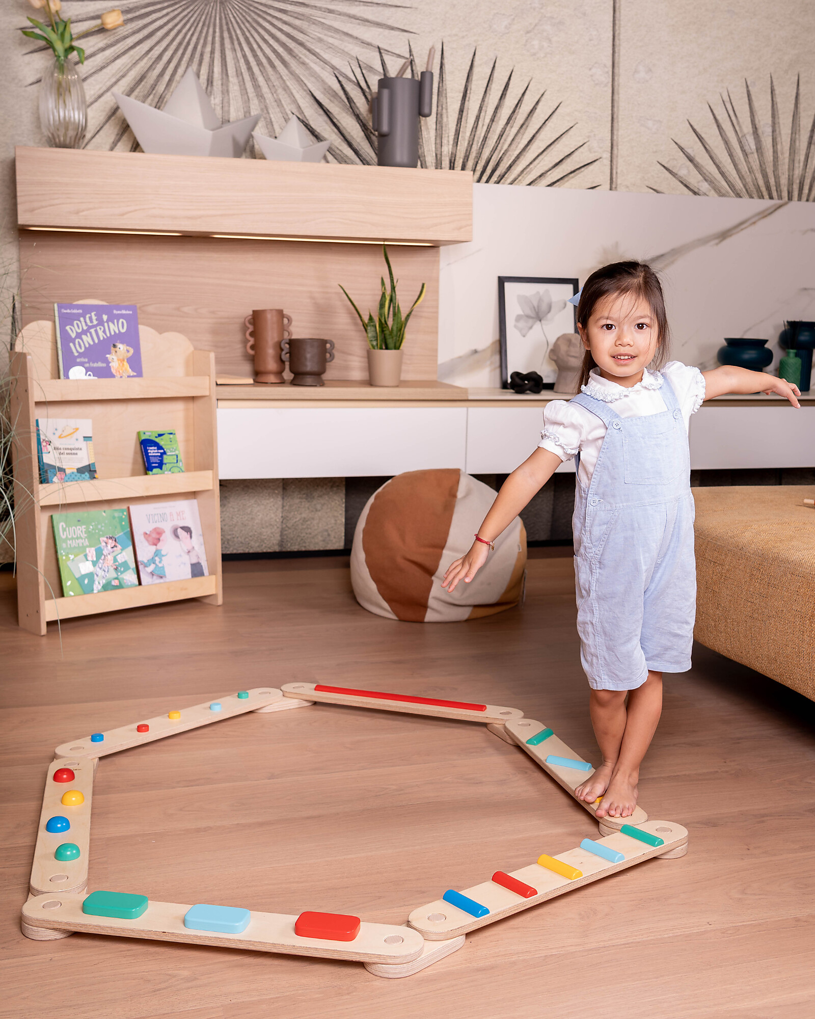 family nation montessori drvena senzorna staza za ravnotežu – 14 dijelova Family Nation Montessori drvena senzorna staza za ravnotežu – 14 dijelova