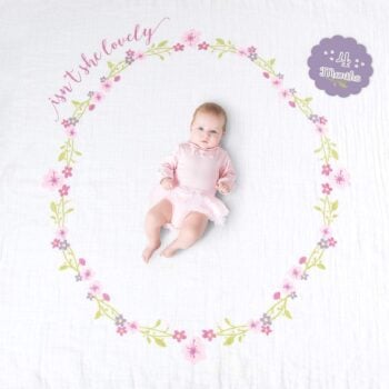 Lulujo Baby First Year set Isn't She Lovely – muslin dekica + 14 kartica